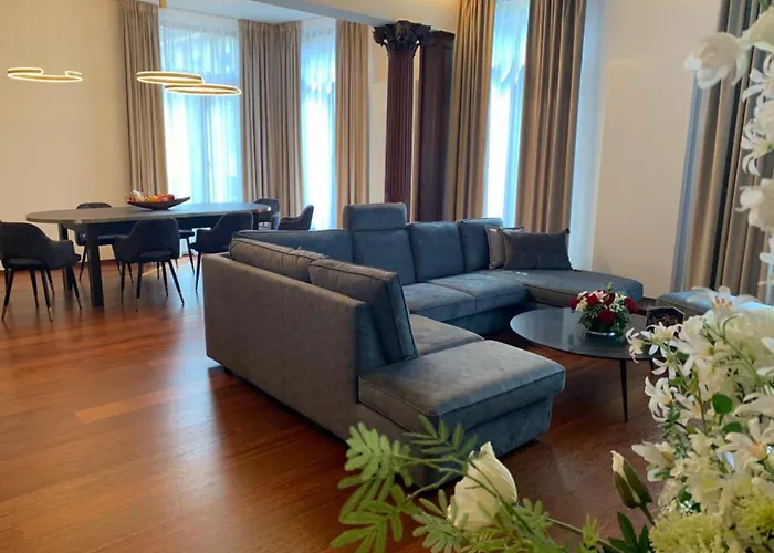 Botanique Suites Airbnb, Antwerp