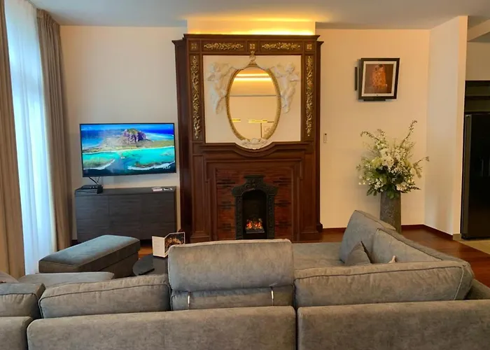 Botanique Suites Airbnb, Antwerp