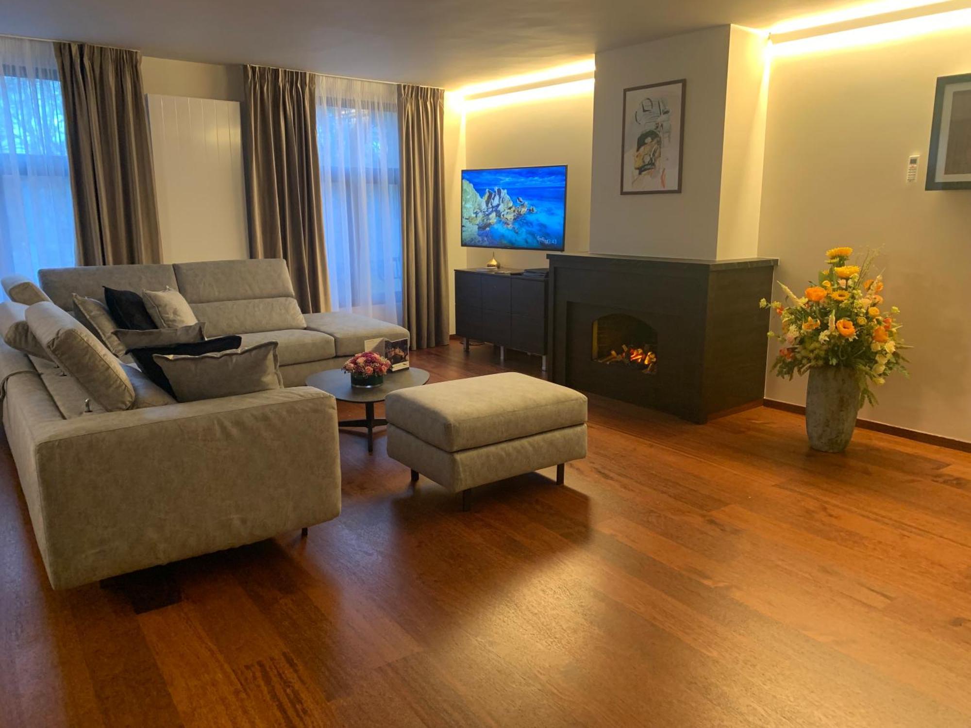 Botanique Airbnb, *