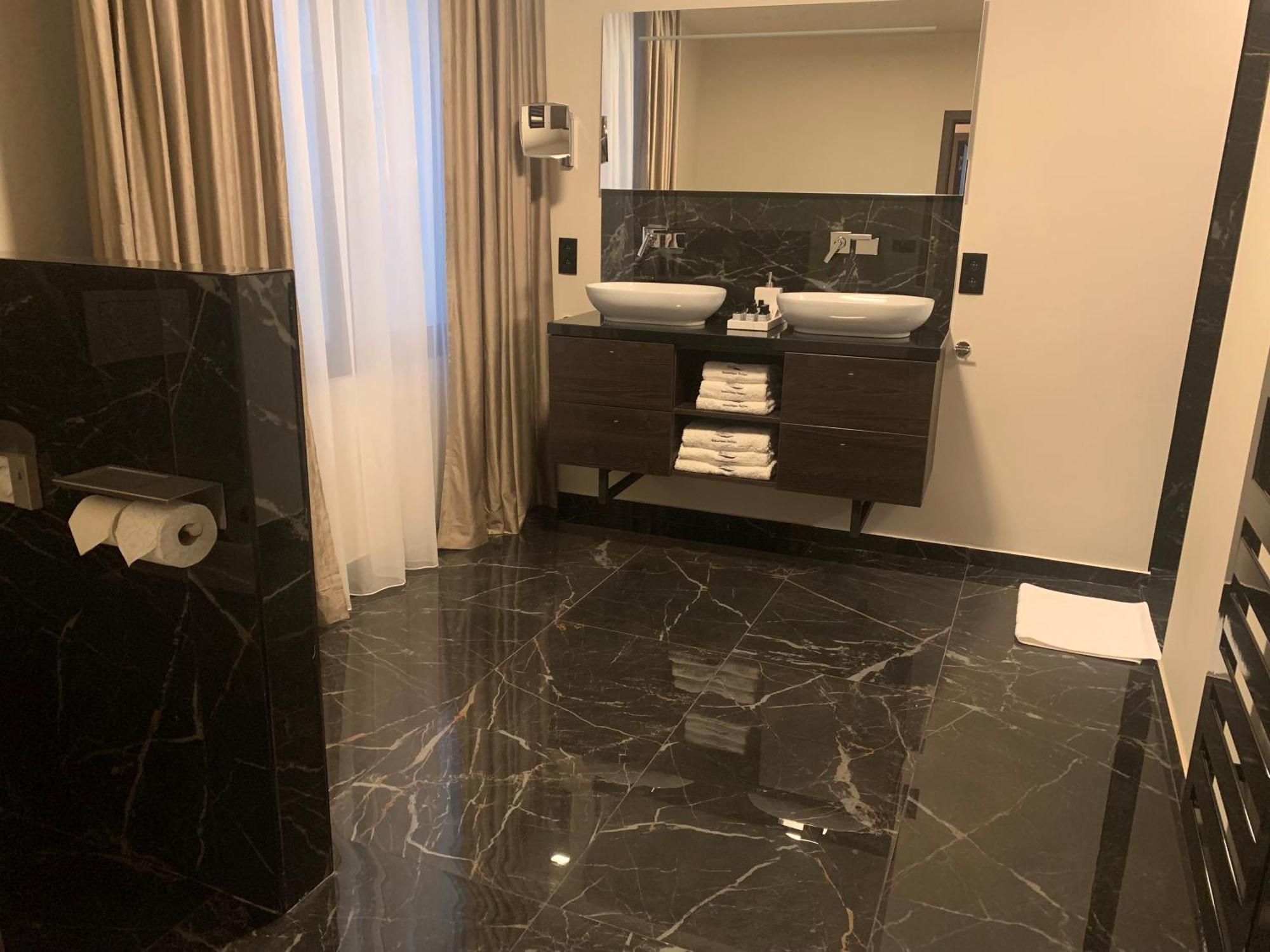 Apartment Botanique Airbnb,