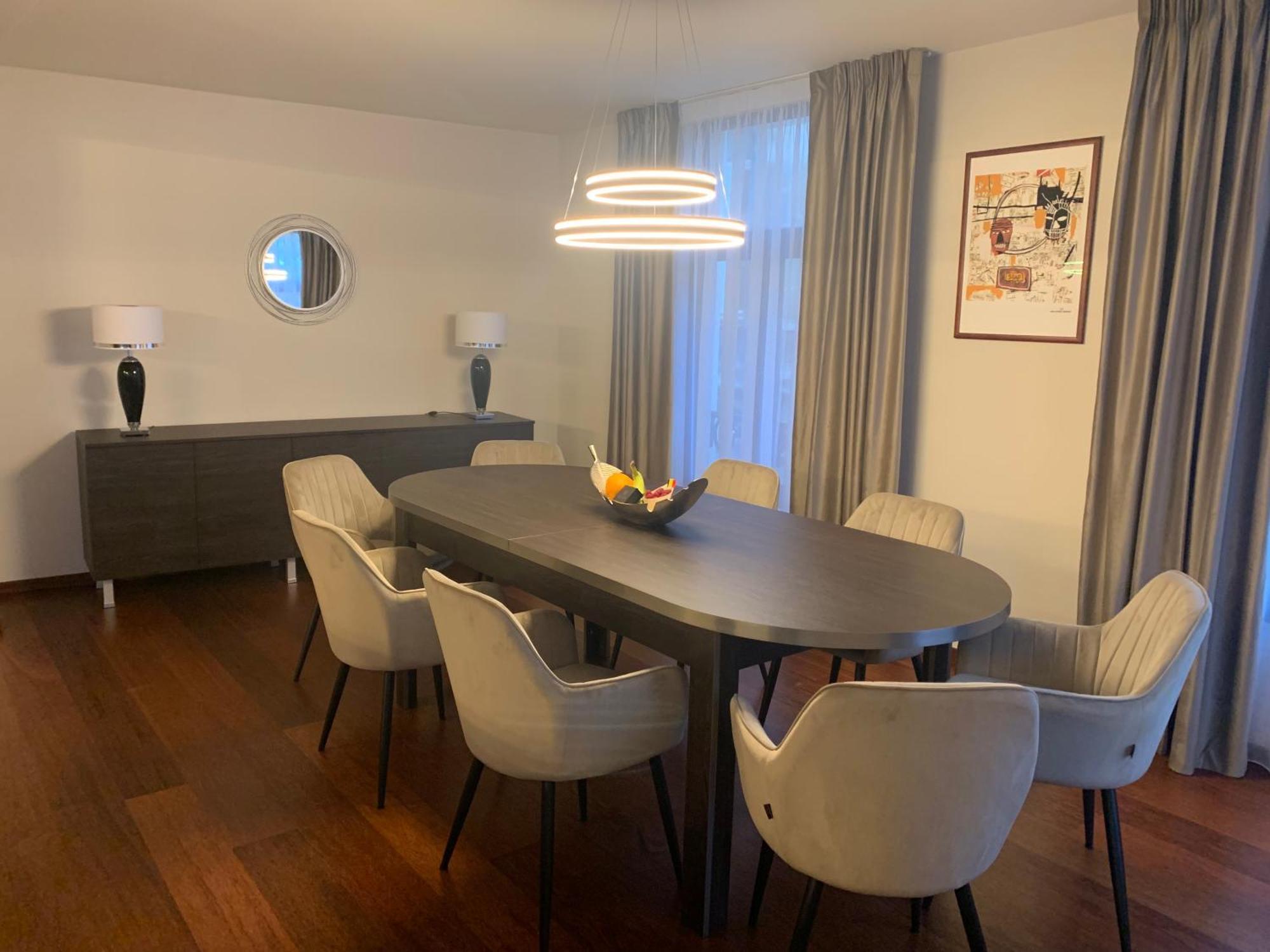 Apartment Botanique Airbnb, *