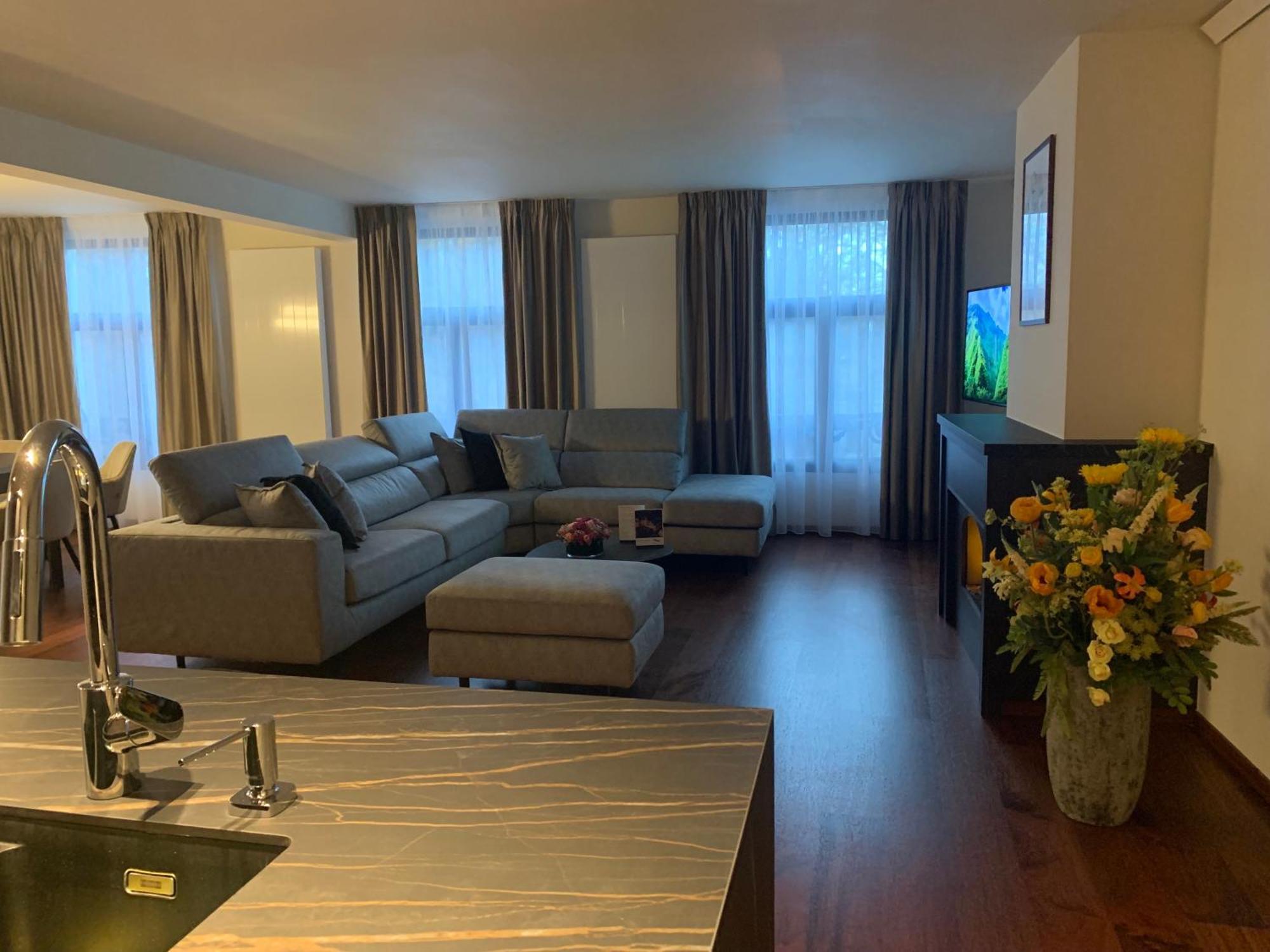 Apartment Botanique Airbnb, Antwerp