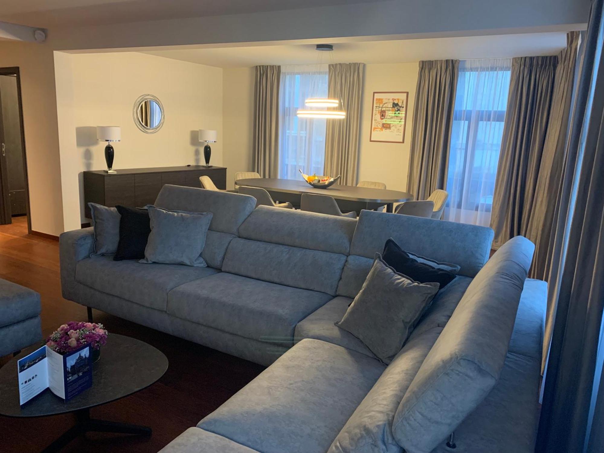 Apartment Botanique Airbnb, *