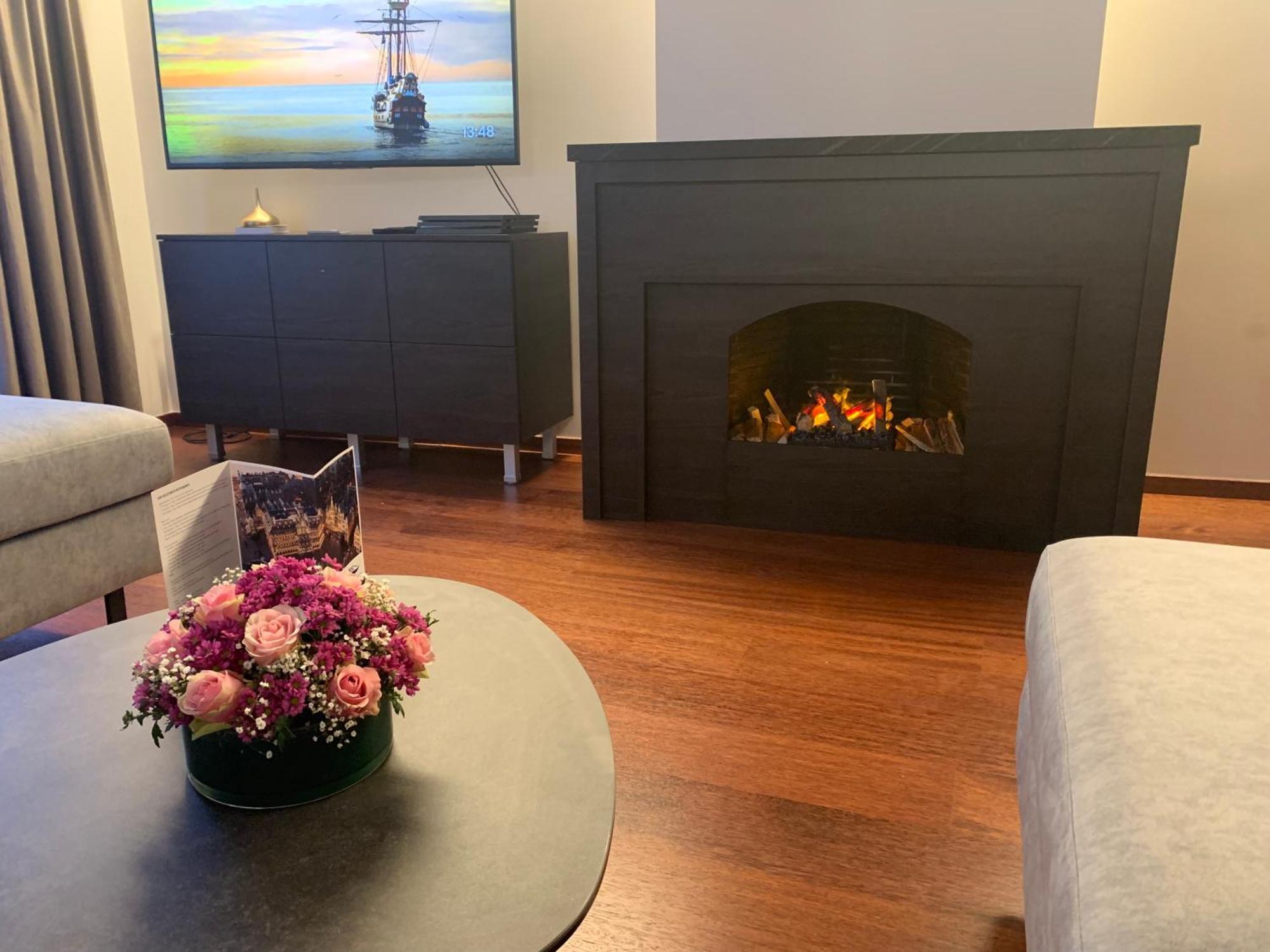 Apartment Botanique Airbnb, *