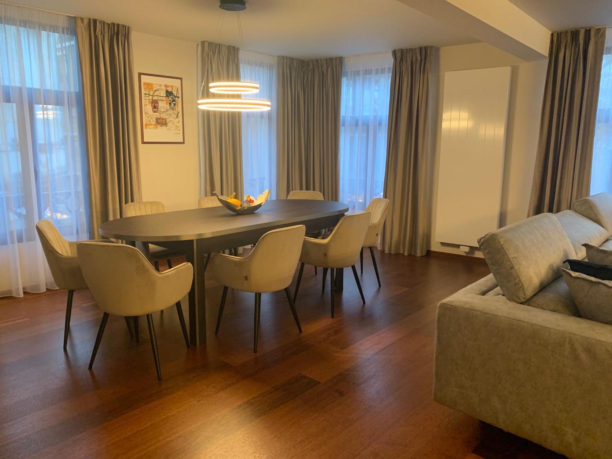 Botanique Airbnb, Apartment *
