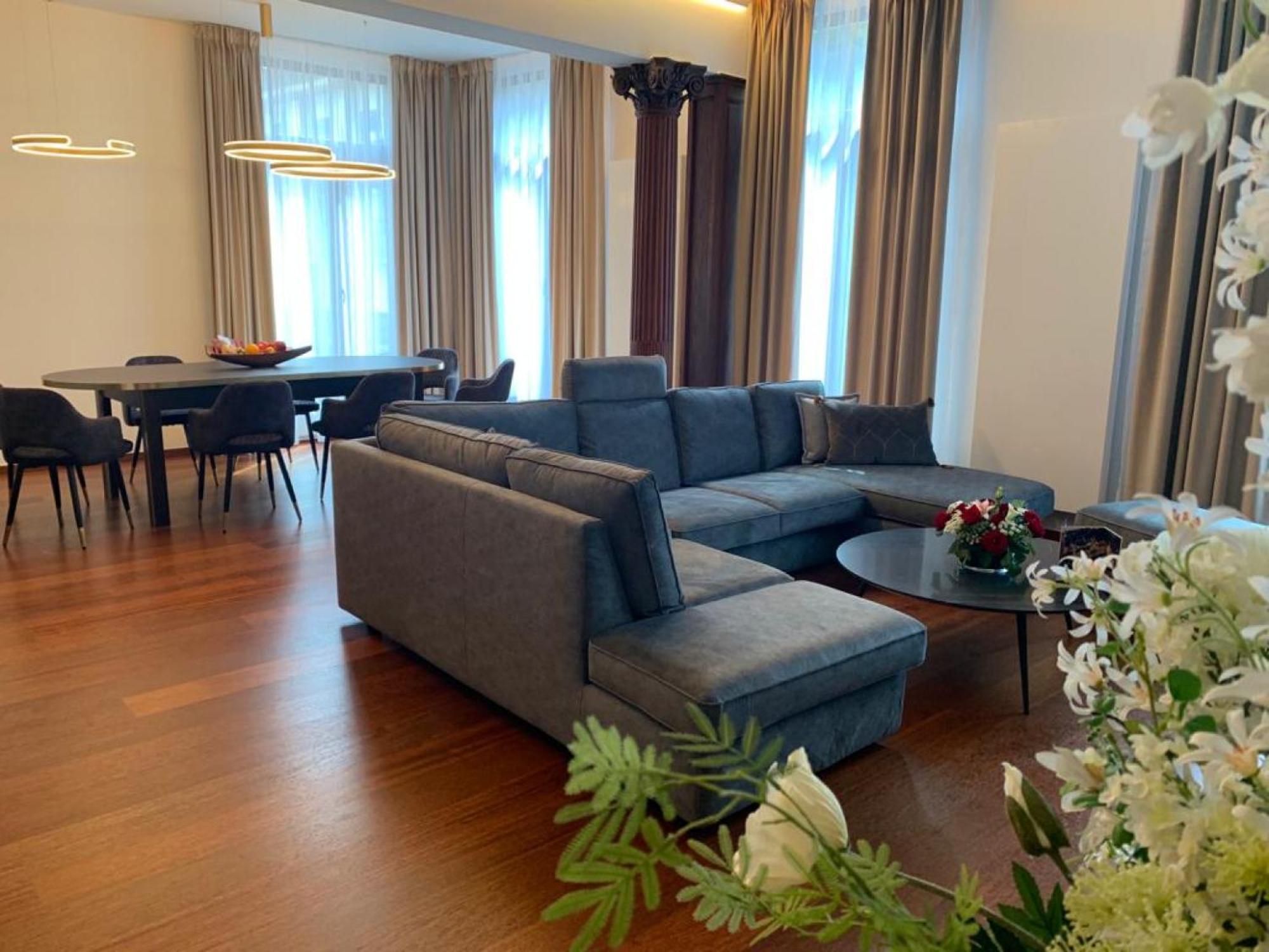 Apartment Botanique Airbnb,