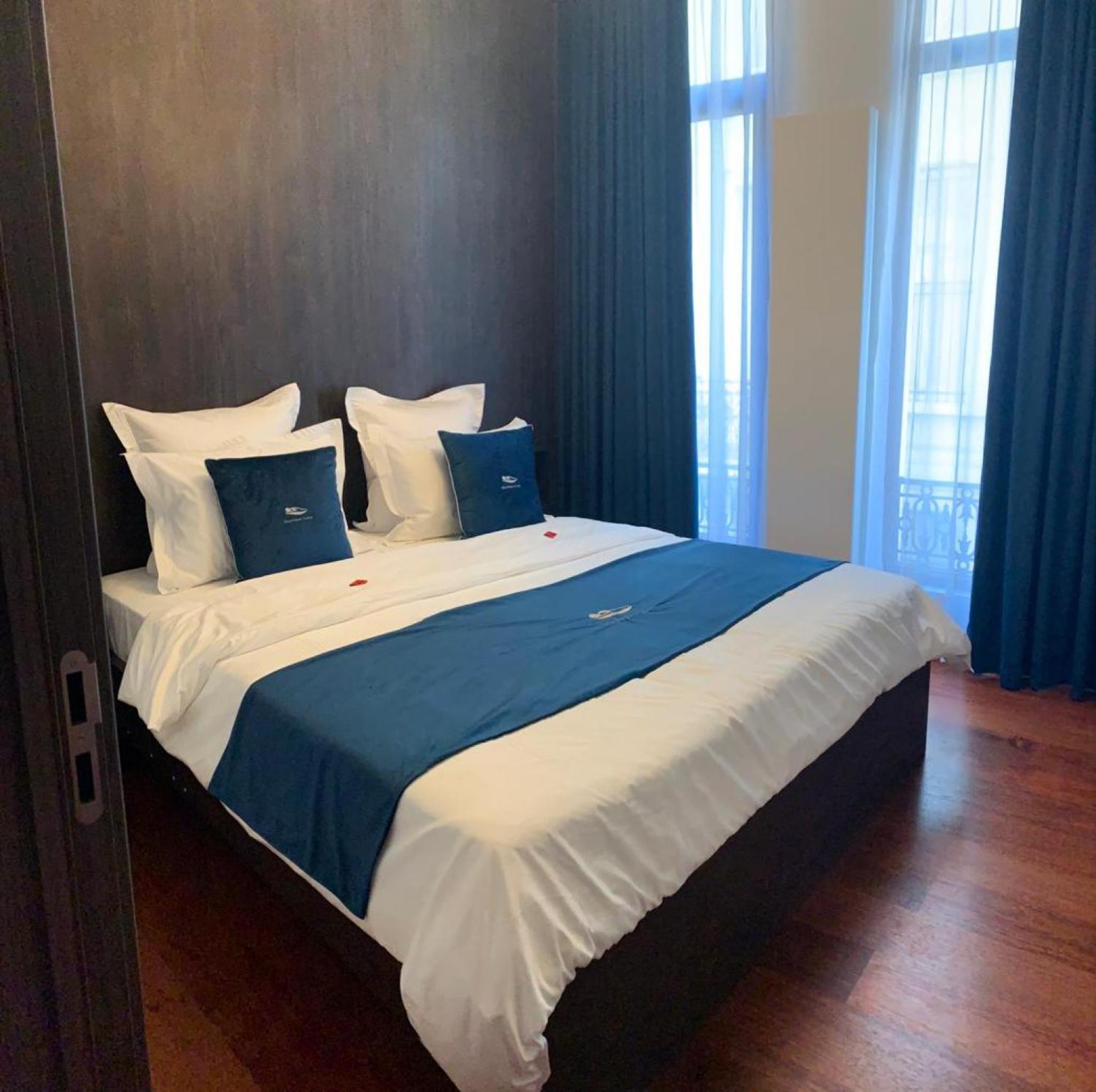 Apartment Botanique Airbnb,