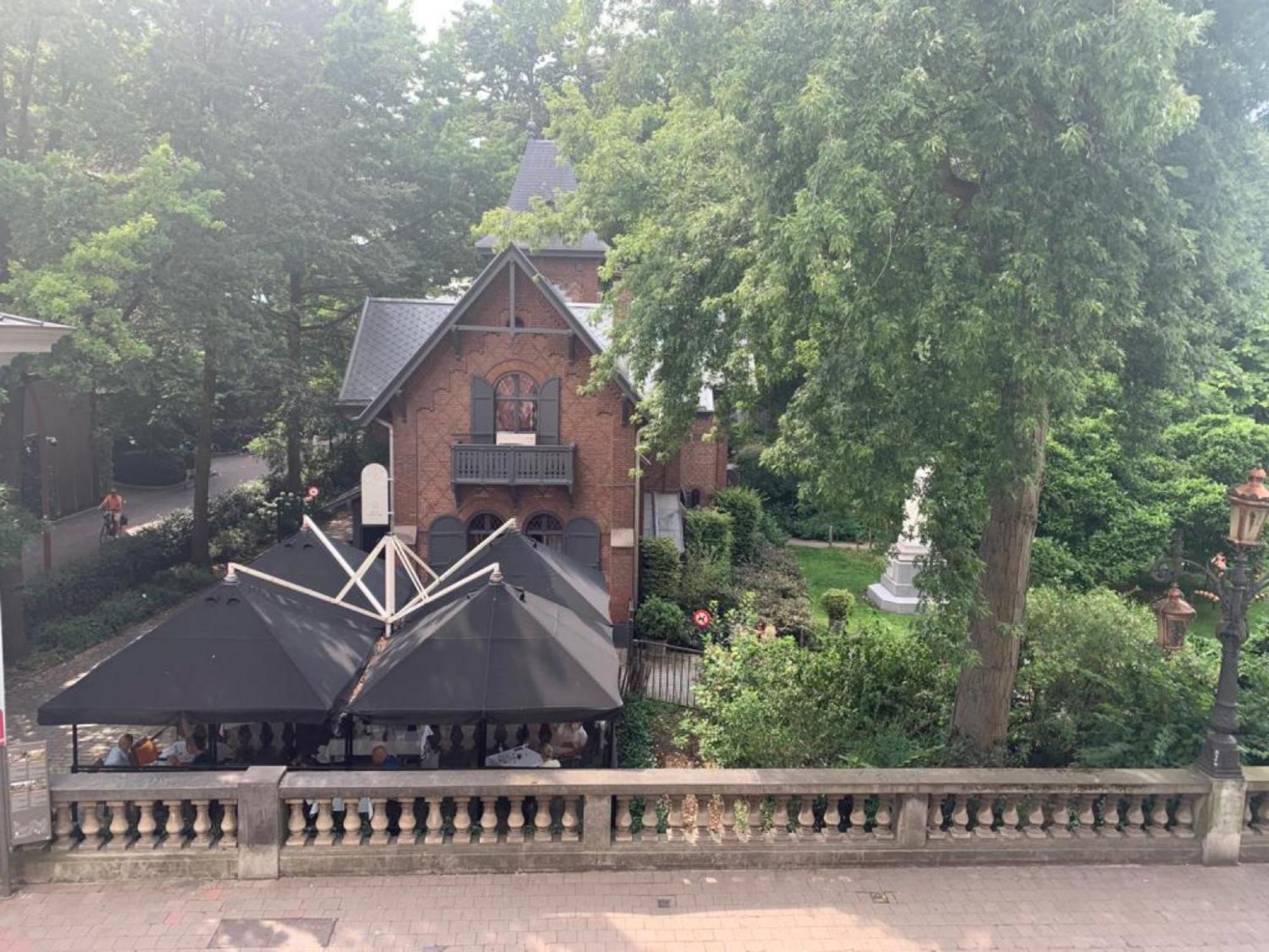 Apartment Botanique Airbnb,