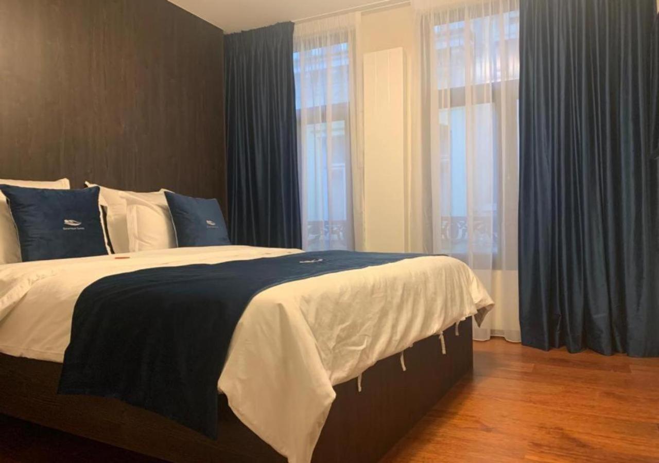 Botanique Airbnb, *
