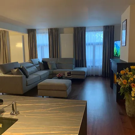 Botanique Suites Airbnb, Amberes Exterior foto