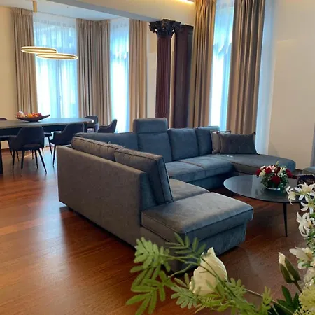Botanique Suites Airbnb, Amberes Exterior foto