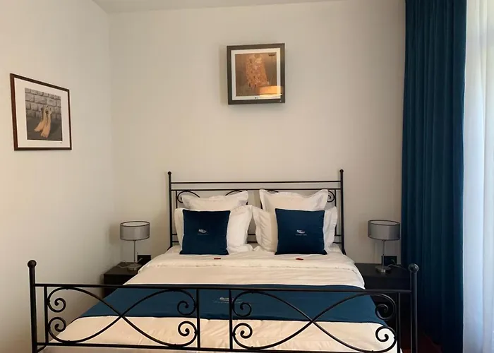 Botanique Suites Airbnb, Antwerp