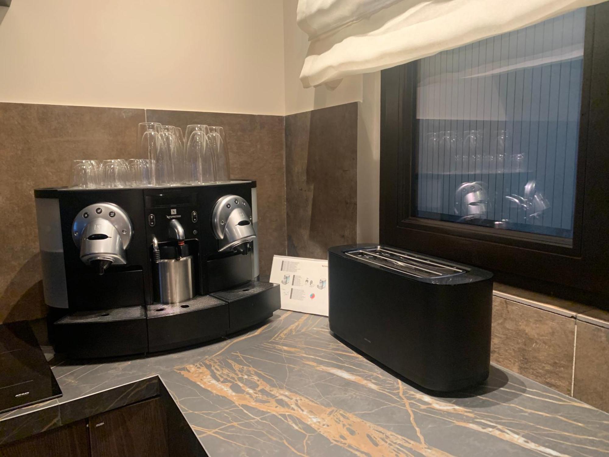 Apartamento Botanique Airbnb, *