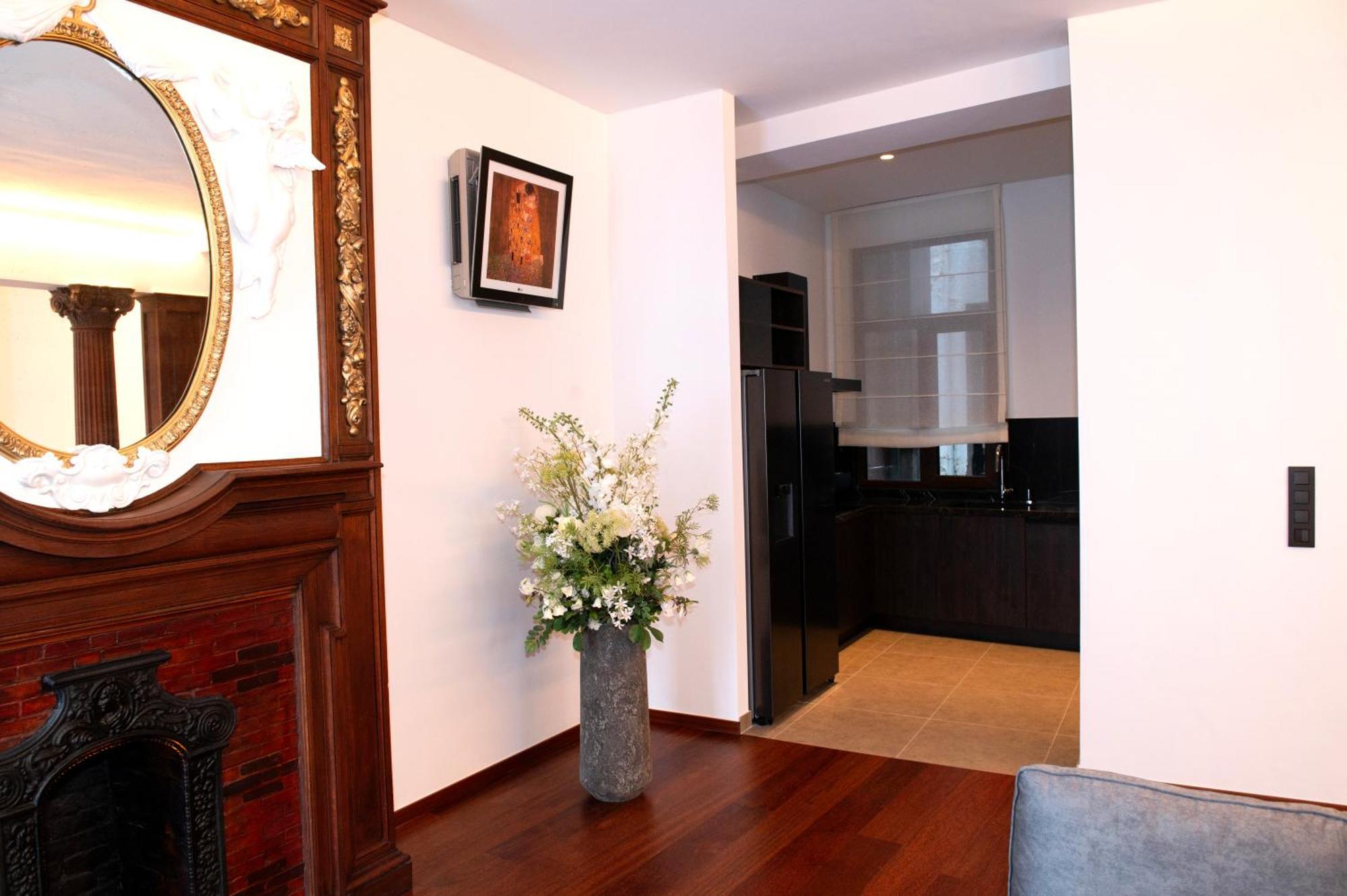 Botanique Airbnb, *